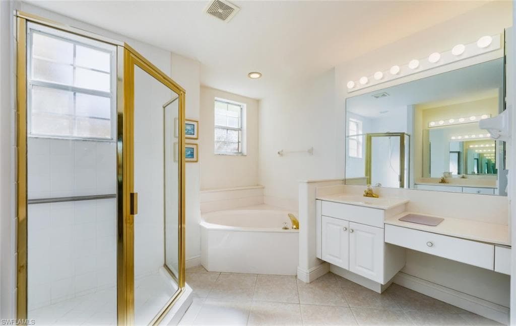 558 Vintage Reserve Ln 19b, Naples, FL 34119-24