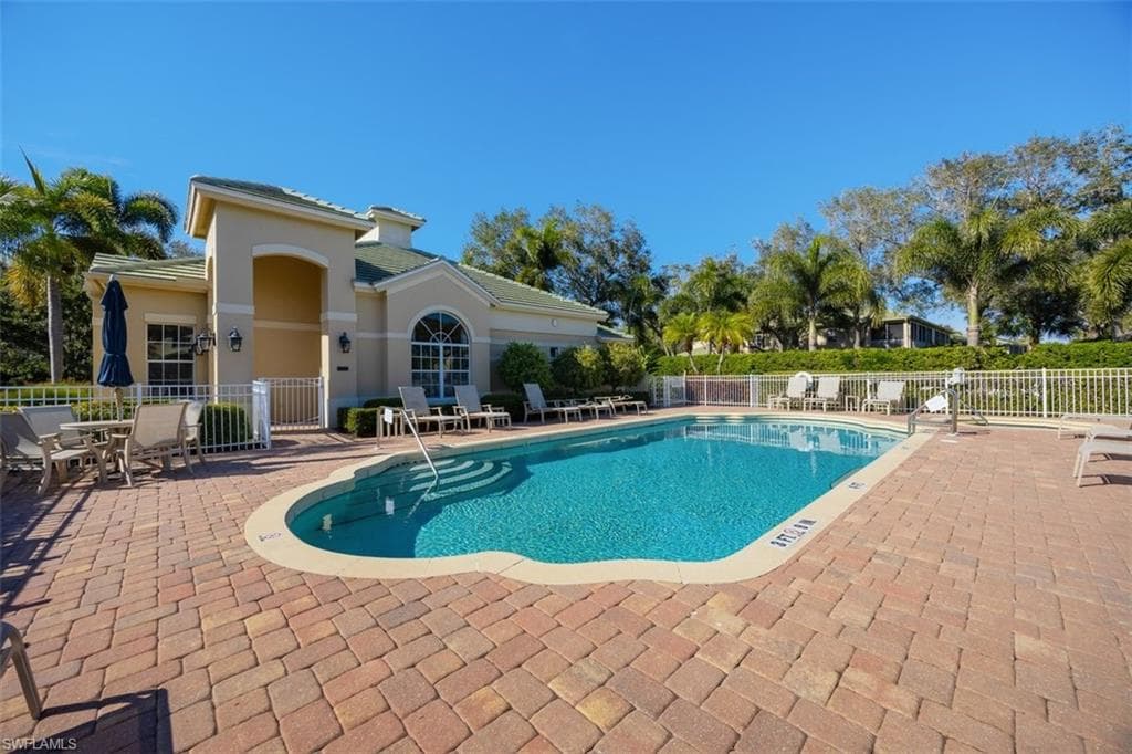 558 Vintage Reserve Ln 19b, Naples, FL 34119-7