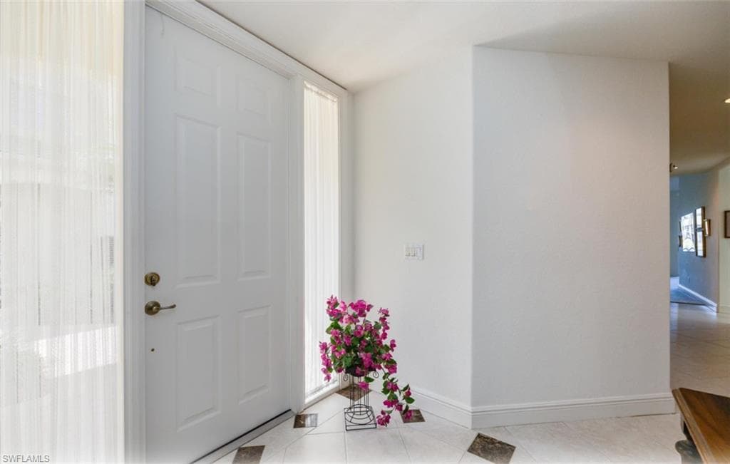 558 Vintage Reserve Ln 19b, Naples, FL 34119-8