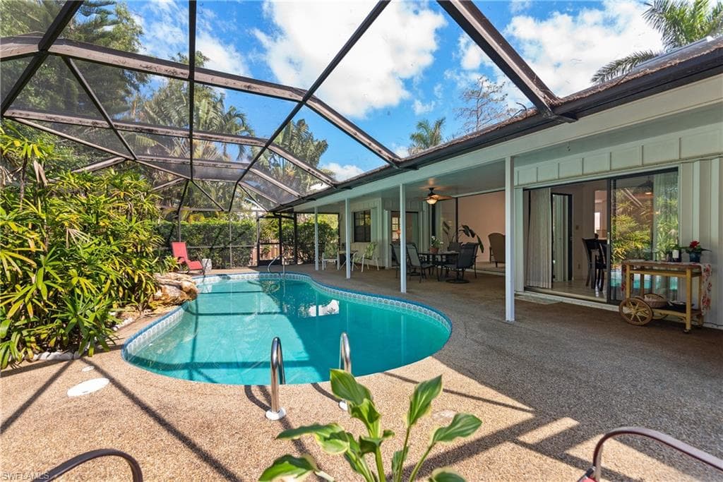 2287 Queens Way, Naples, FL 34112-4