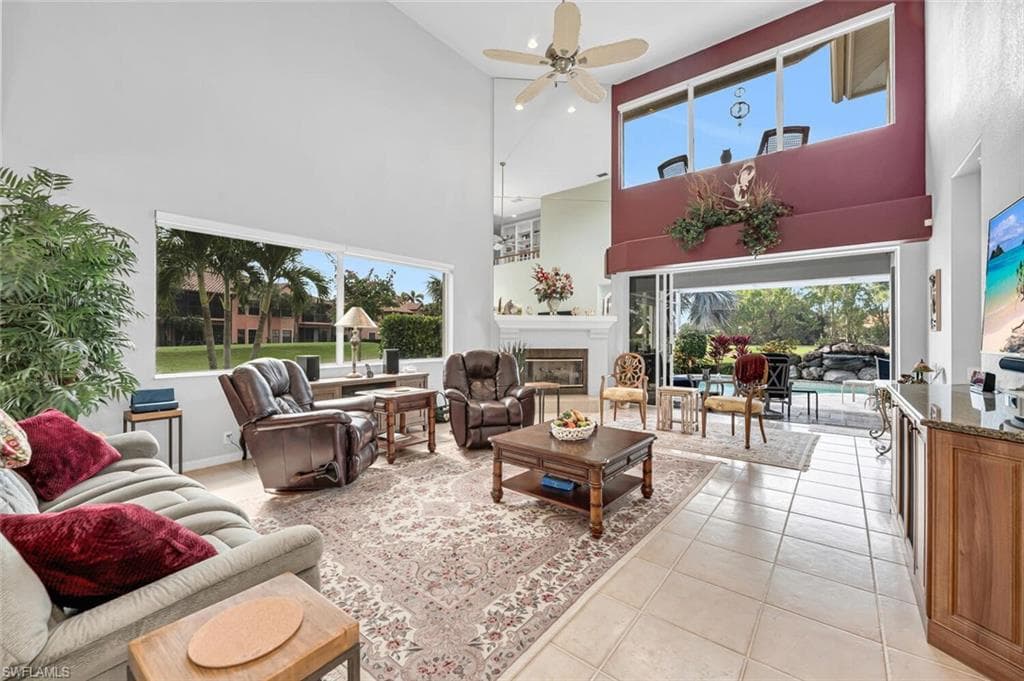 5735 Persimmon Way, Naples, FL 34110-4