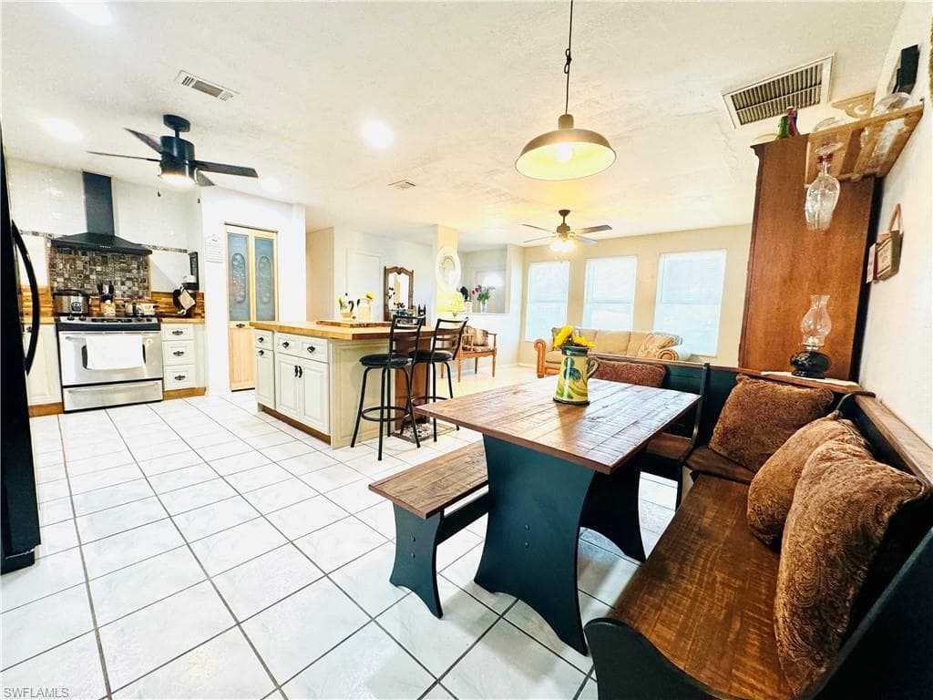 1312 9th Pl, Cape Coral, FL 33909-3