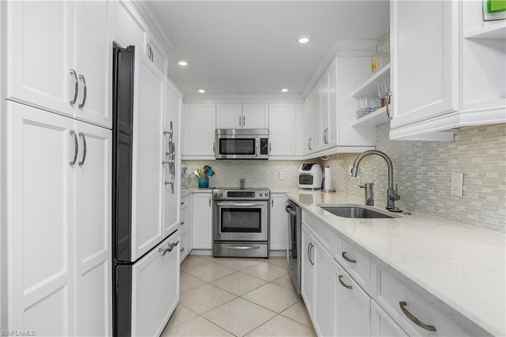 4005 Gulf Shore Blvd N 603, Naples, FL 34103-12