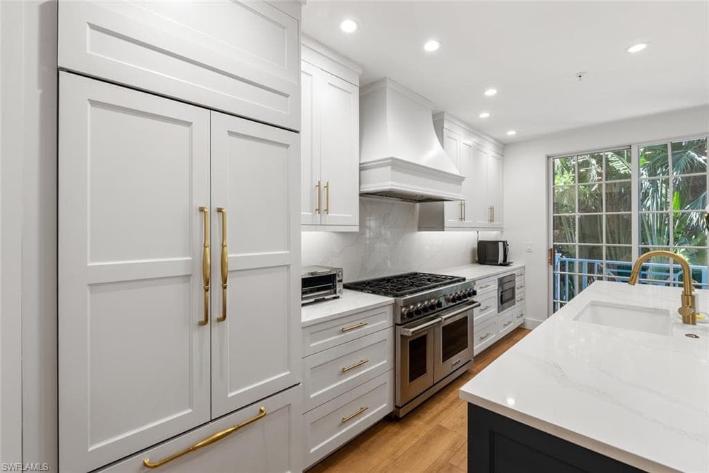 888 10th St S 101, Naples, FL 34102-10