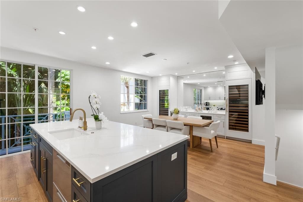 888 10th St S 101, Naples, FL 34102-14