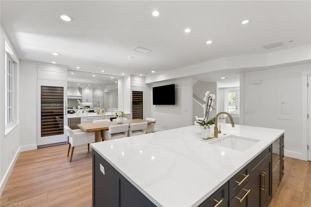 888 10th St S 101, Naples, FL 34102-15