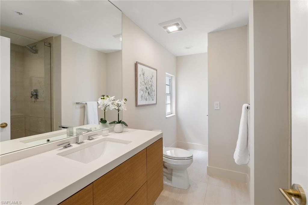 888 10th St S 101, Naples, FL 34102-21