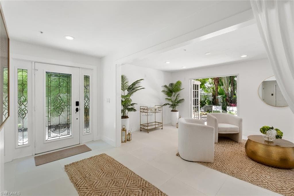 888 10th St S 101, Naples, FL 34102-2