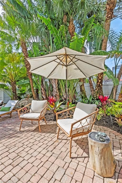 888 10th St S 101, Naples, FL 34102-29