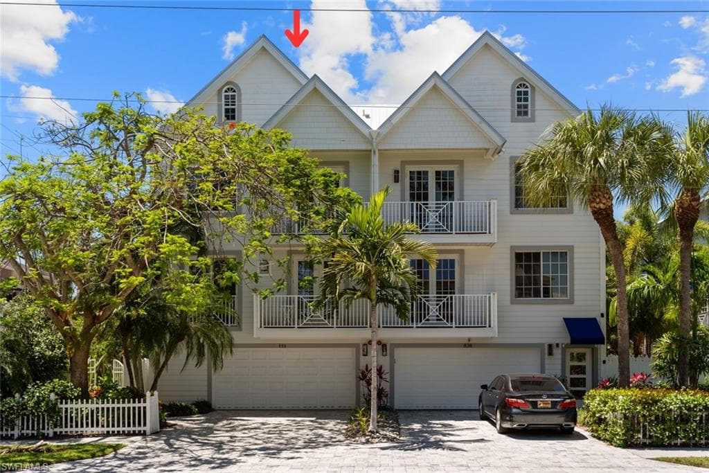 888 10th St S 101, Naples, FL 34102-36