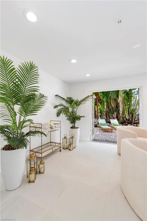 888 10th St S 101, Naples, FL 34102-4