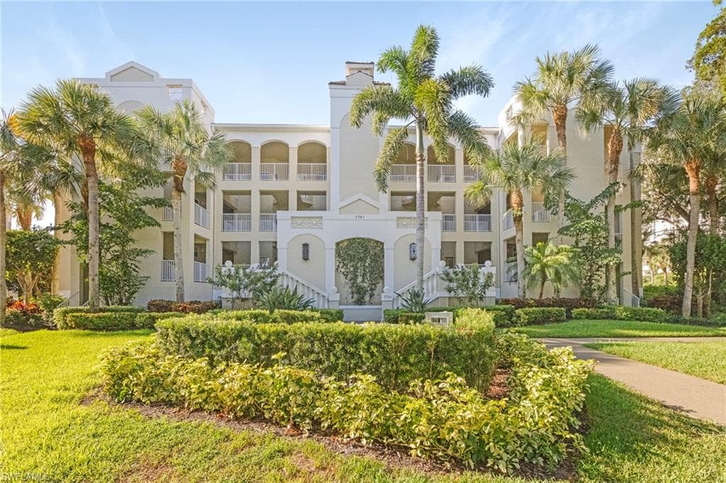 7741 Pebble Creek Cir 302, Naples, FL 34108-22