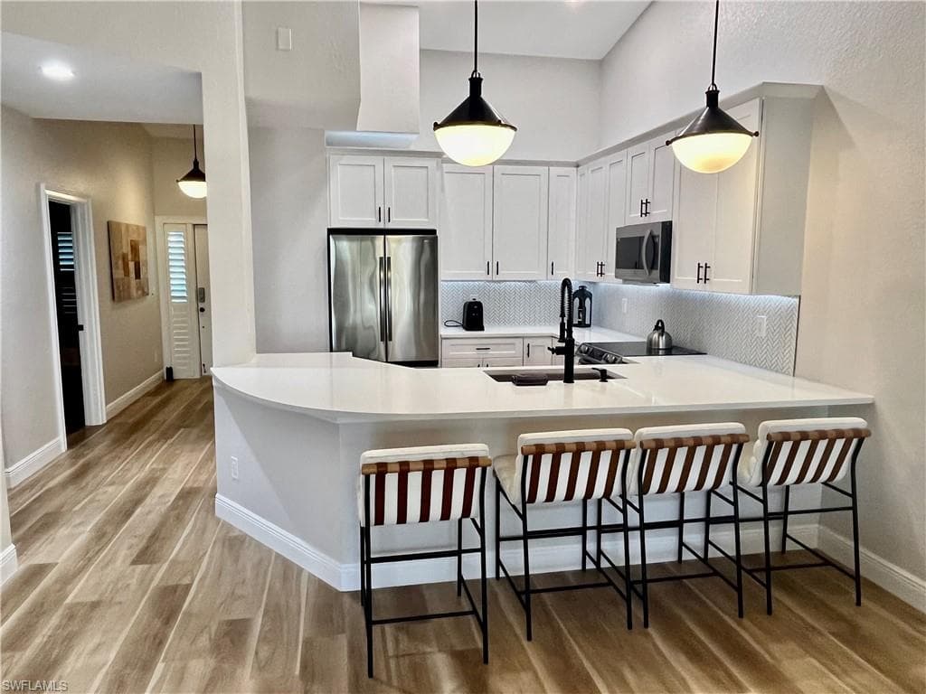 7741 Pebble Creek Cir 302, Naples, FL 34108-2