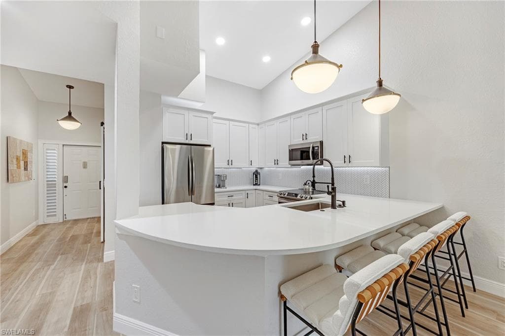 7741 Pebble Creek Cir 302, Naples, FL 34108-3
