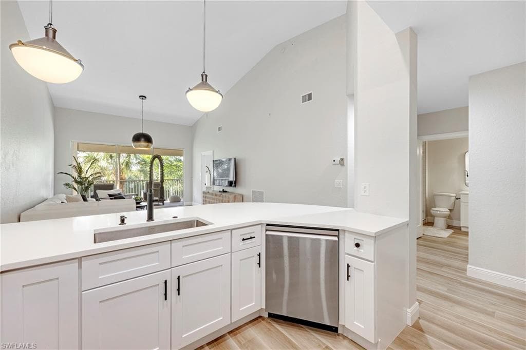 7741 Pebble Creek Cir 302, Naples, FL 34108-5