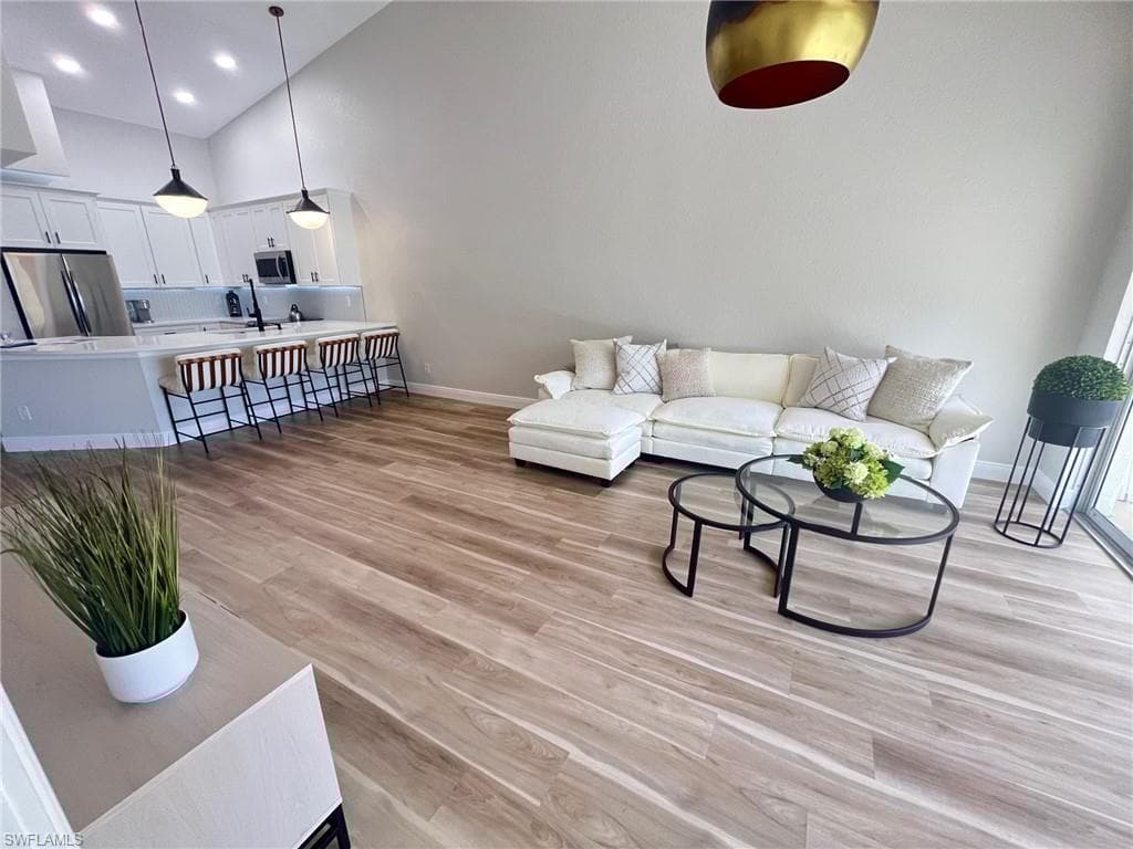 7741 Pebble Creek Cir 302, Naples, FL 34108-6