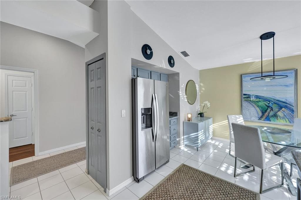 752 Wiggins Lake Dr 201, Naples, FL 34110-10