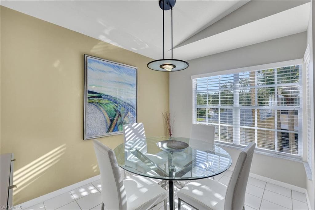 752 Wiggins Lake Dr 201, Naples, FL 34110-11