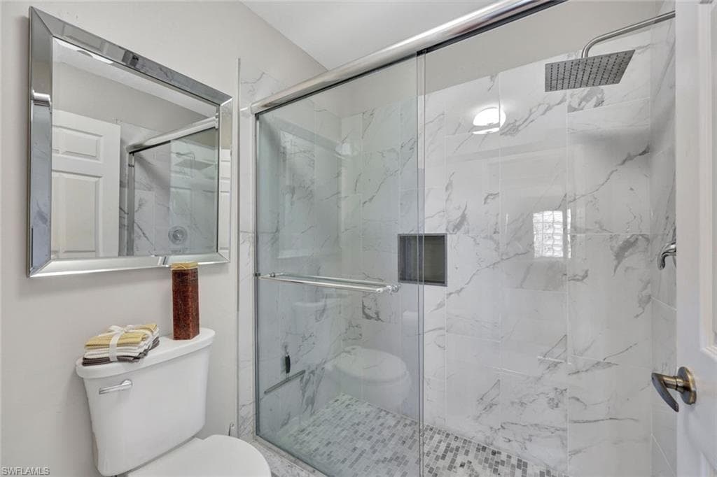 752 Wiggins Lake Dr 201, Naples, FL 34110-16