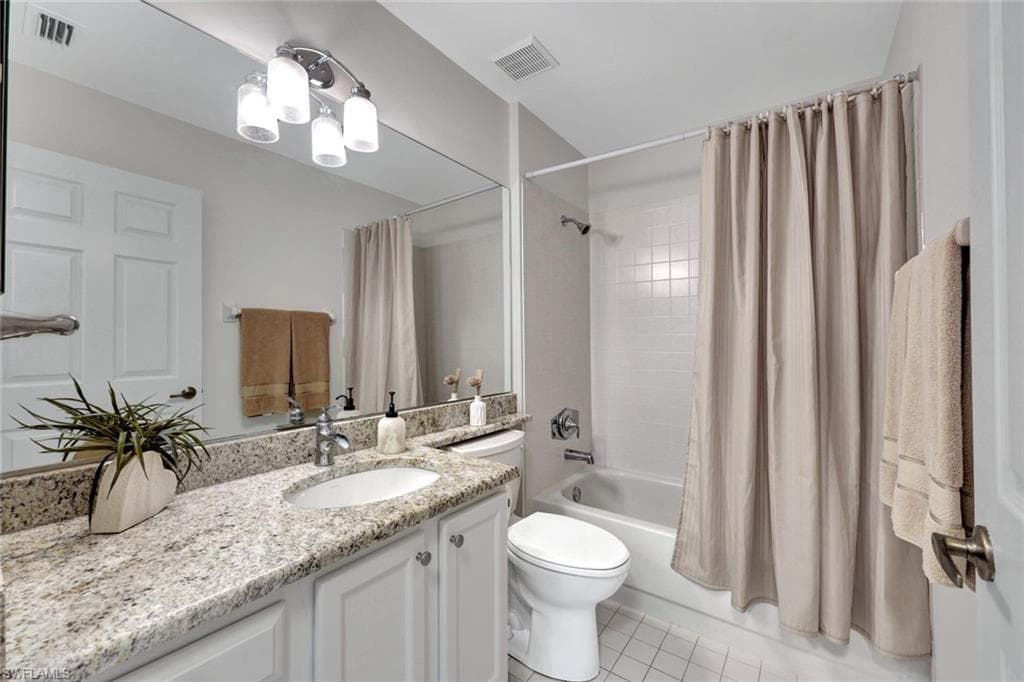 752 Wiggins Lake Dr 201, Naples, FL 34110-17