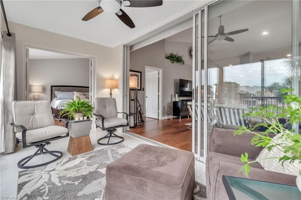 752 Wiggins Lake Dr 201, Naples, FL 34110-20