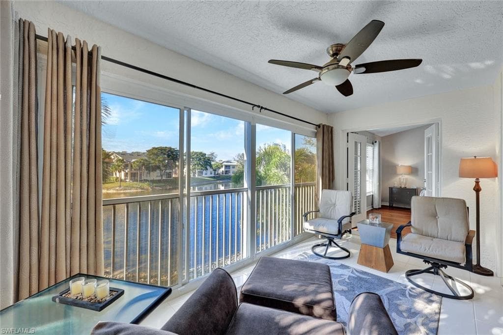 752 Wiggins Lake Dr 201, Naples, FL 34110-23