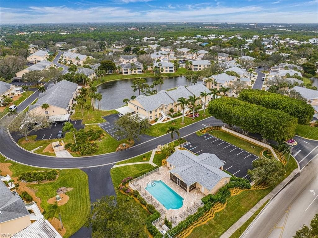 752 Wiggins Lake Dr 201, Naples, FL 34110-24