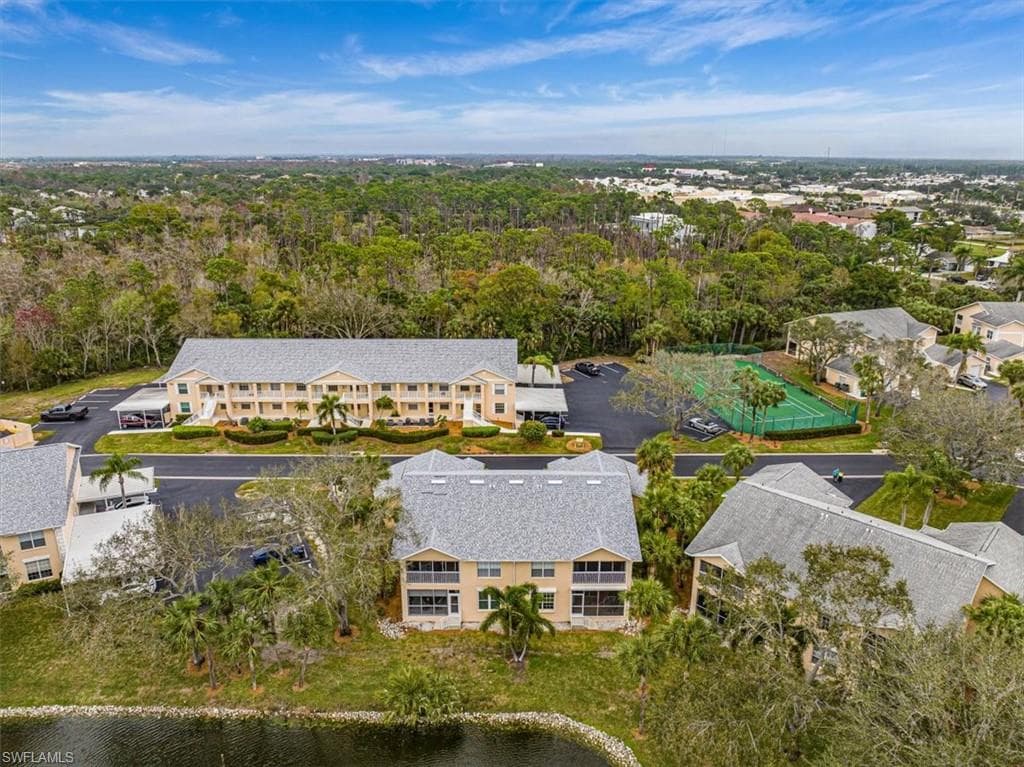 752 Wiggins Lake Dr 201, Naples, FL 34110-26