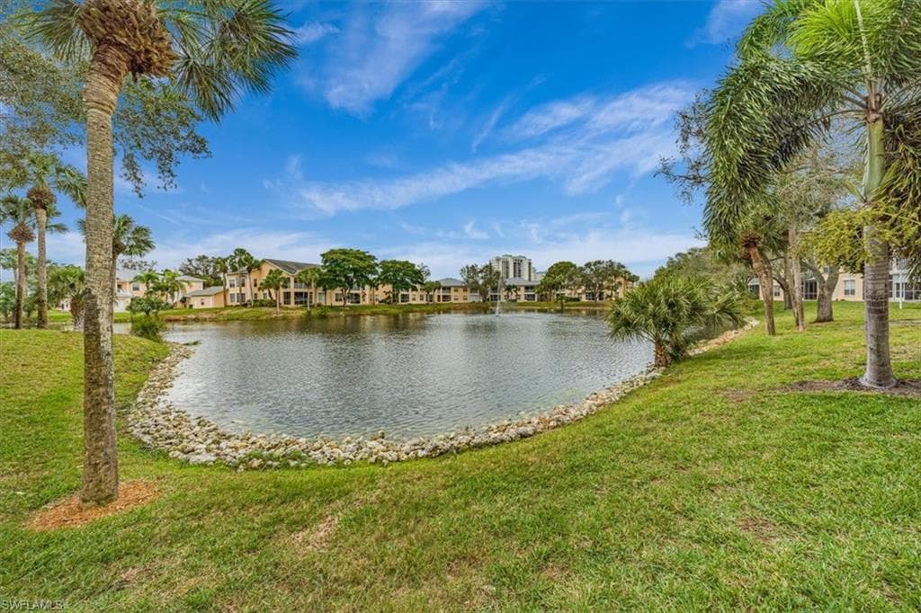 752 Wiggins Lake Dr 201, Naples, FL 34110-30