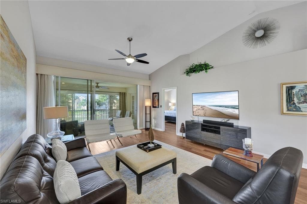 752 Wiggins Lake Dr 201, Naples, FL 34110-3