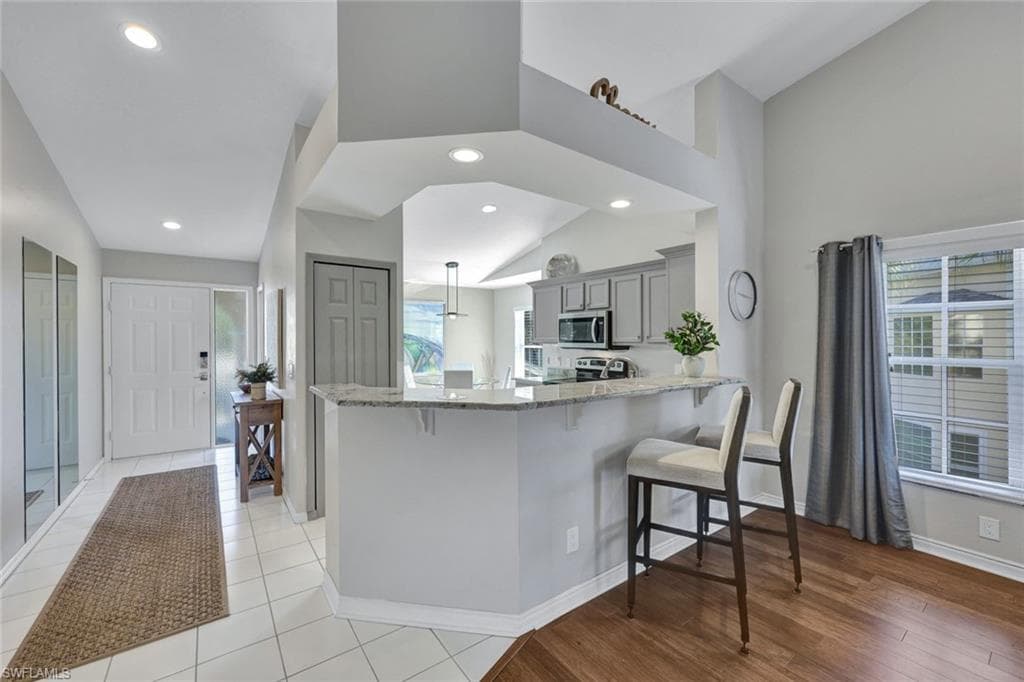 752 Wiggins Lake Dr 201, Naples, FL 34110-7