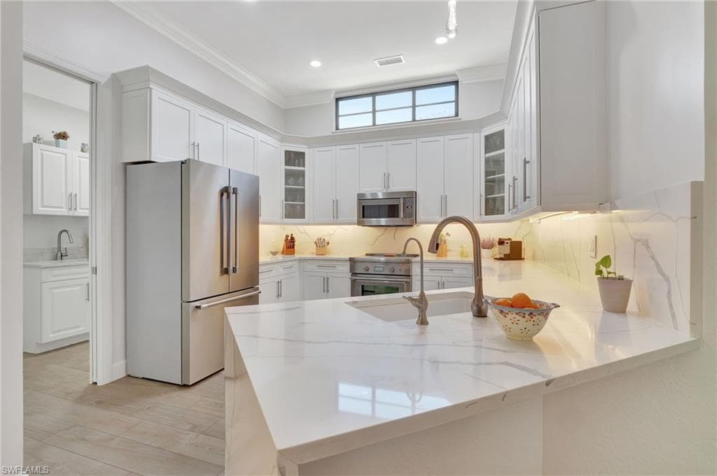 2862 Lone Pine Ln, Naples, FL 34119-16