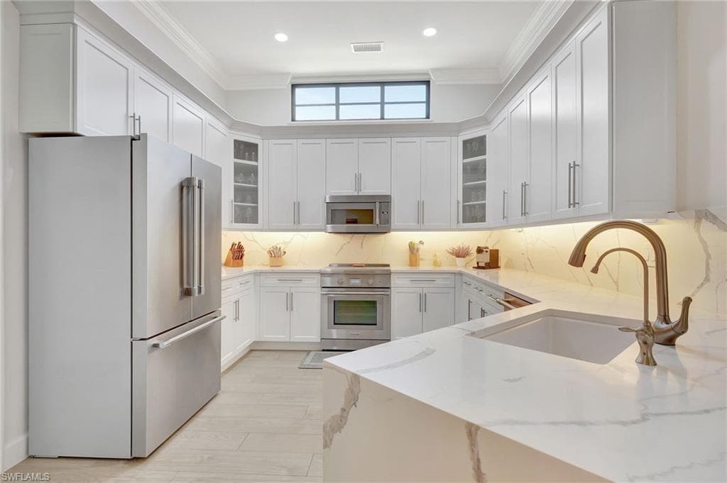 2862 Lone Pine Ln, Naples, FL 34119-17
