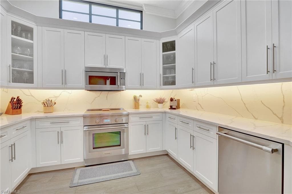 2862 Lone Pine Ln, Naples, FL 34119-18