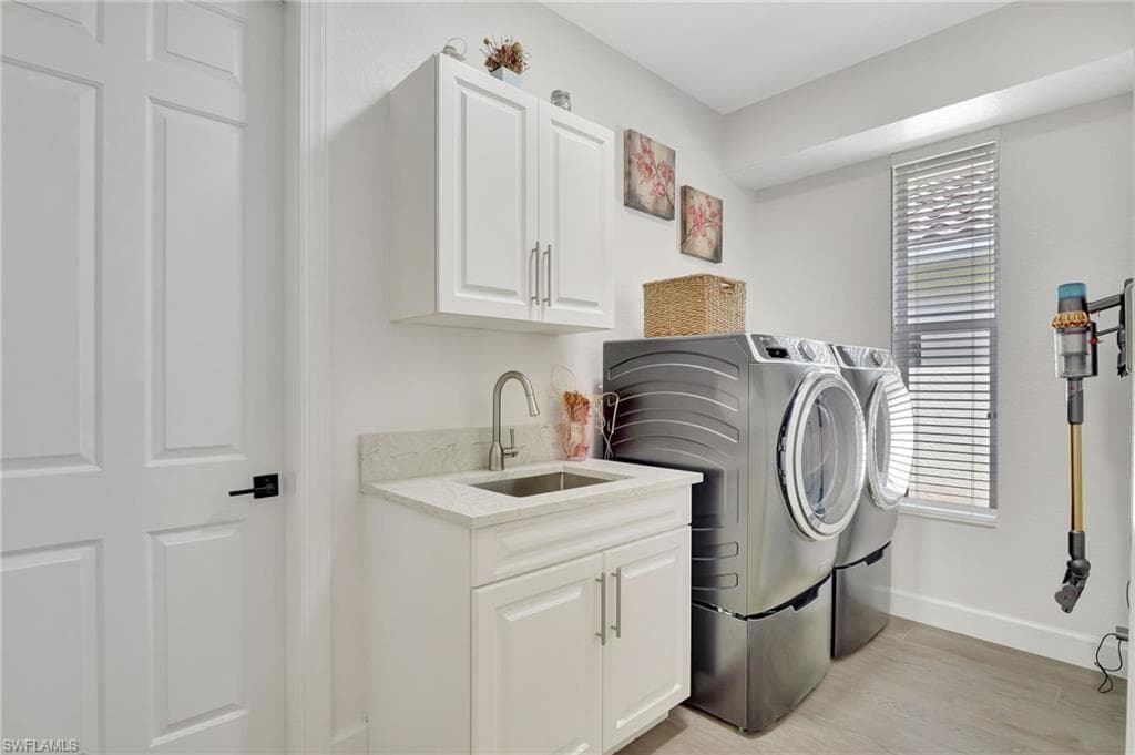 2862 Lone Pine Ln, Naples, FL 34119-24