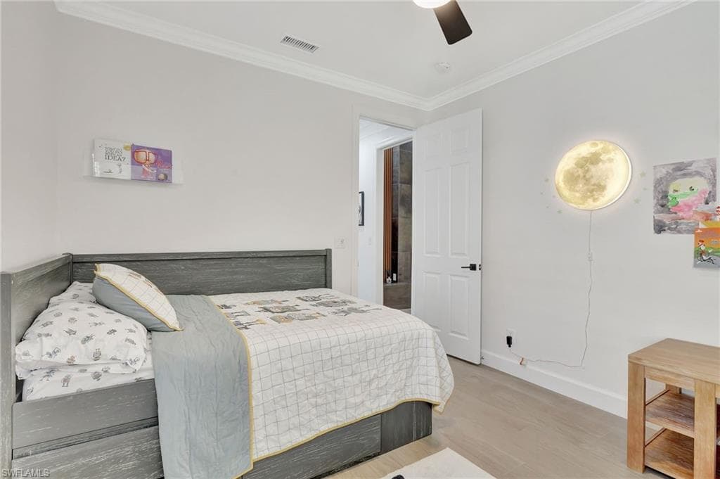 2862 Lone Pine Ln, Naples, FL 34119-27
