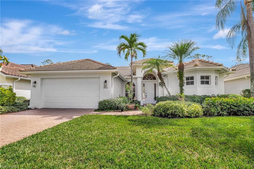 2862 Lone Pine Ln, Naples, FL 34119-1