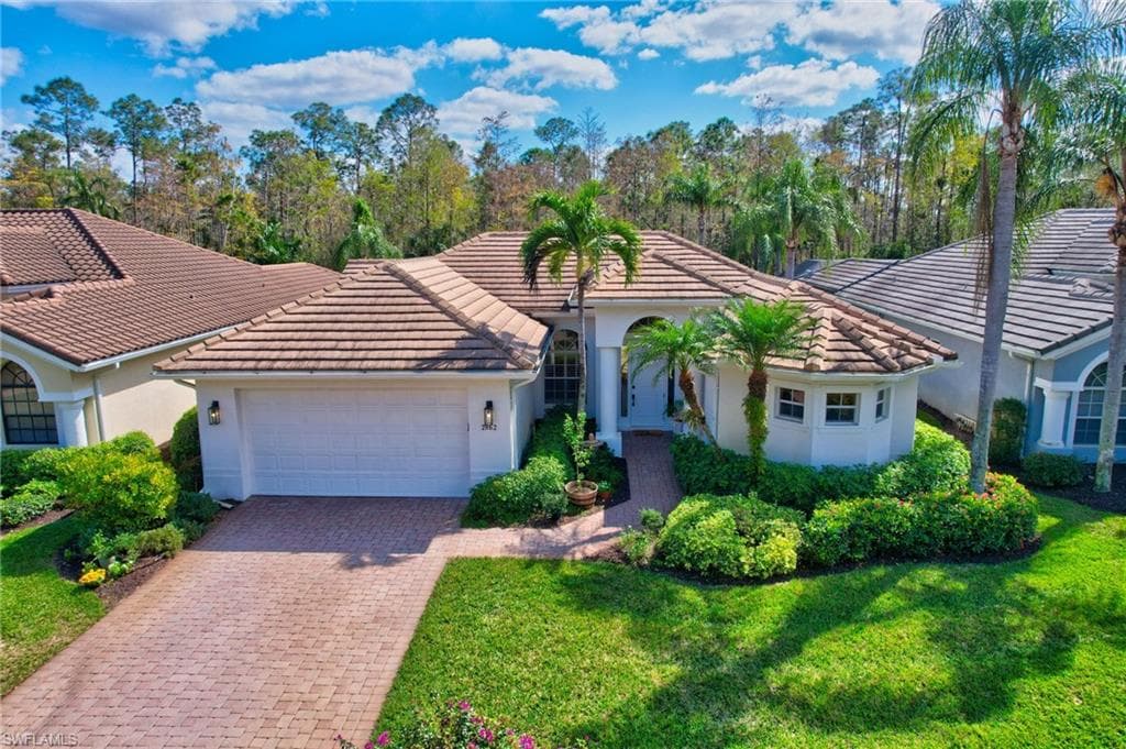 2862 Lone Pine Ln, Naples, FL 34119-46