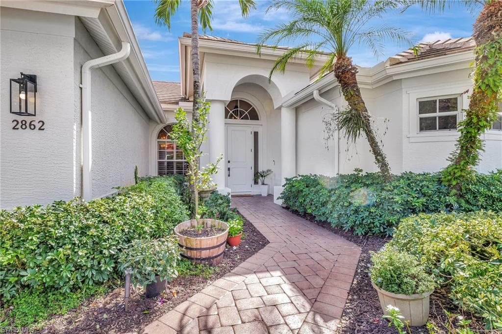 2862 Lone Pine Ln, Naples, FL 34119-4