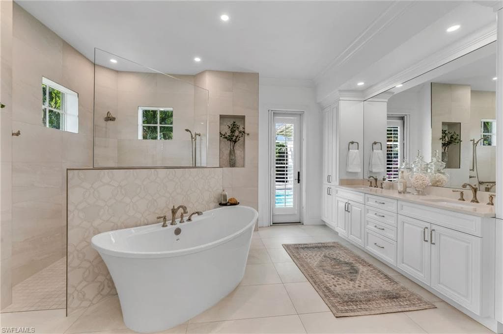 455 1st Ave N, Naples, FL 34102-9