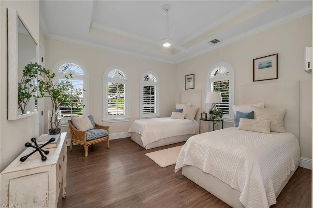 455 1st Ave N, Naples, FL 34102-16
