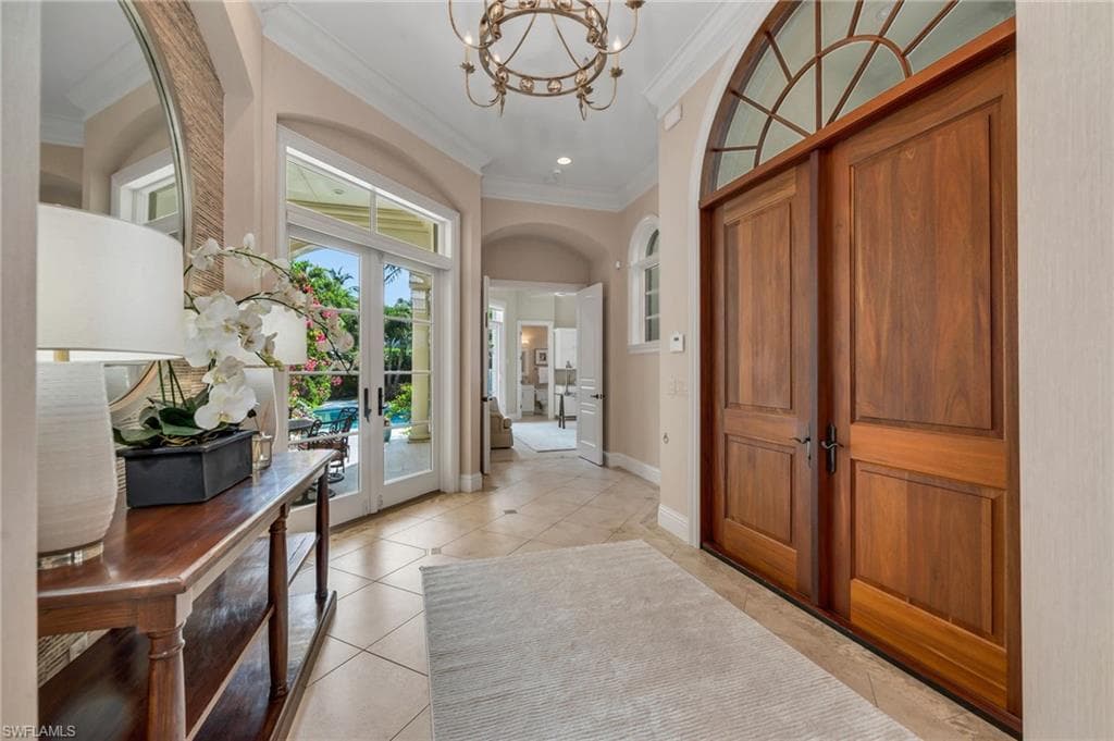 455 1st Ave N, Naples, FL 34102-4