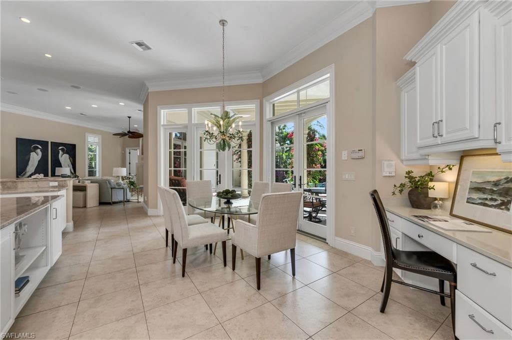 455 1st Ave N, Naples, FL 34102-6