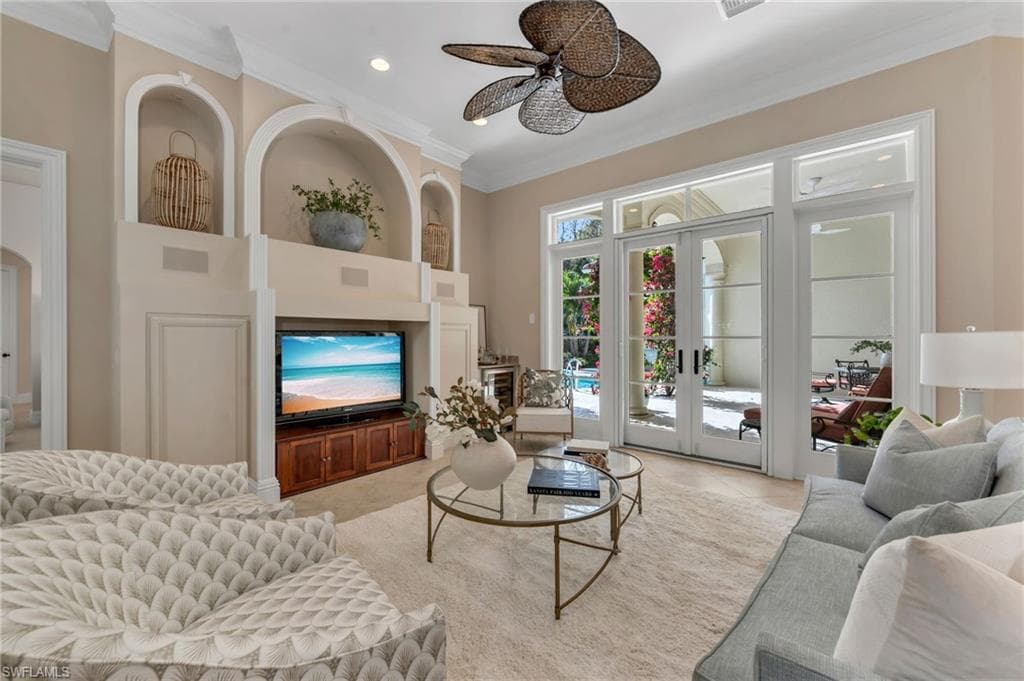 455 1st Ave N, Naples, FL 34102-7