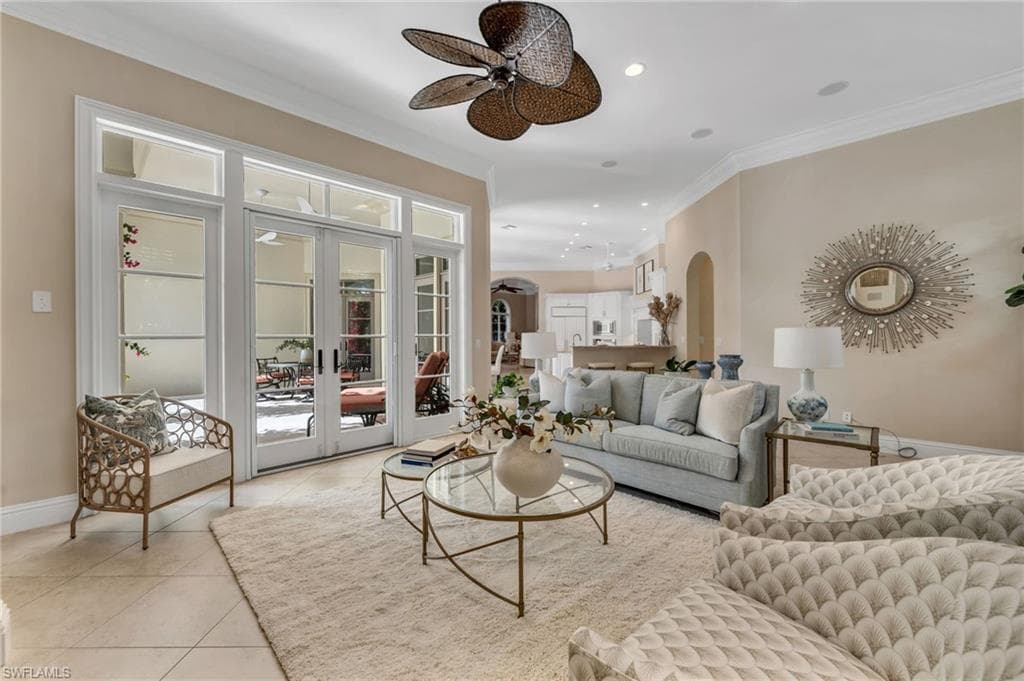 455 1st Ave N, Naples, FL 34102-8