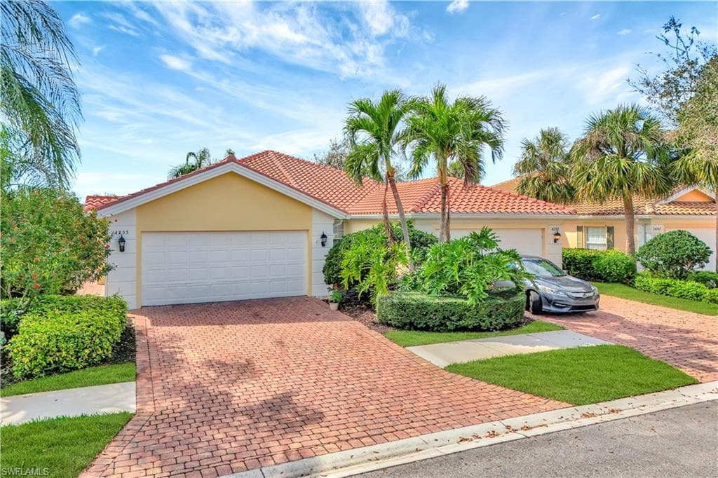 4255 Redonda Ln, Naples, FL 34119-1