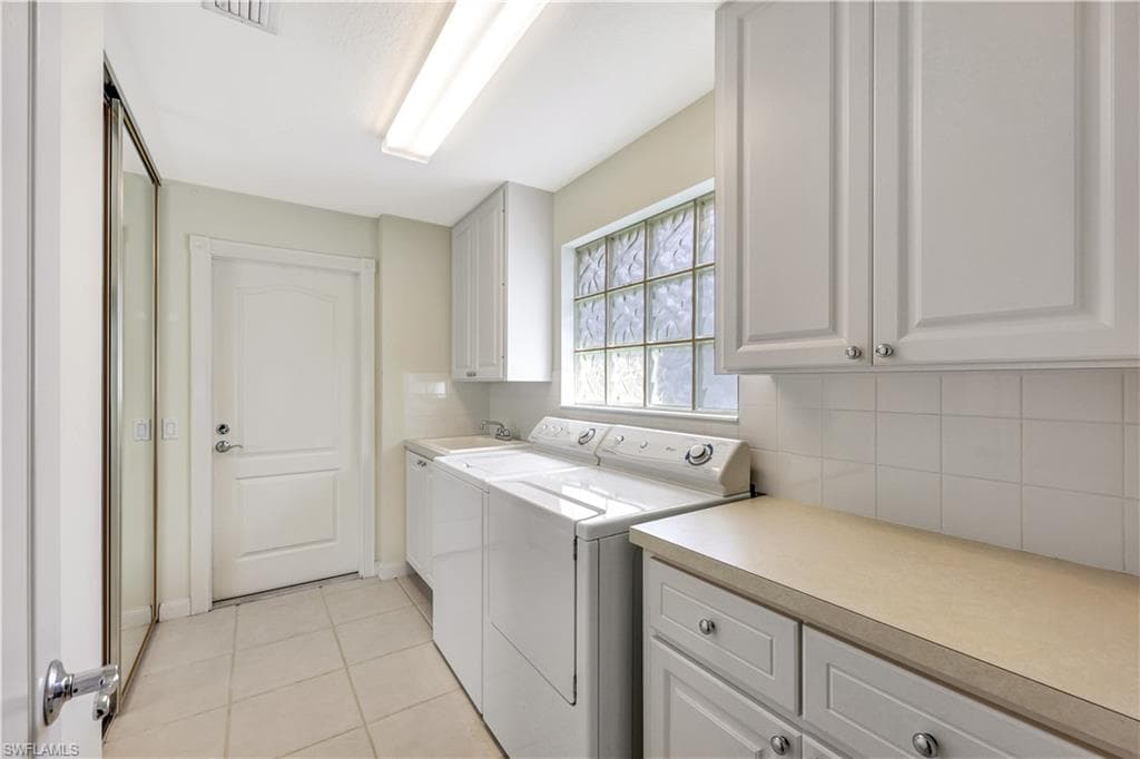 4255 Redonda Ln, Naples, FL 34119-23