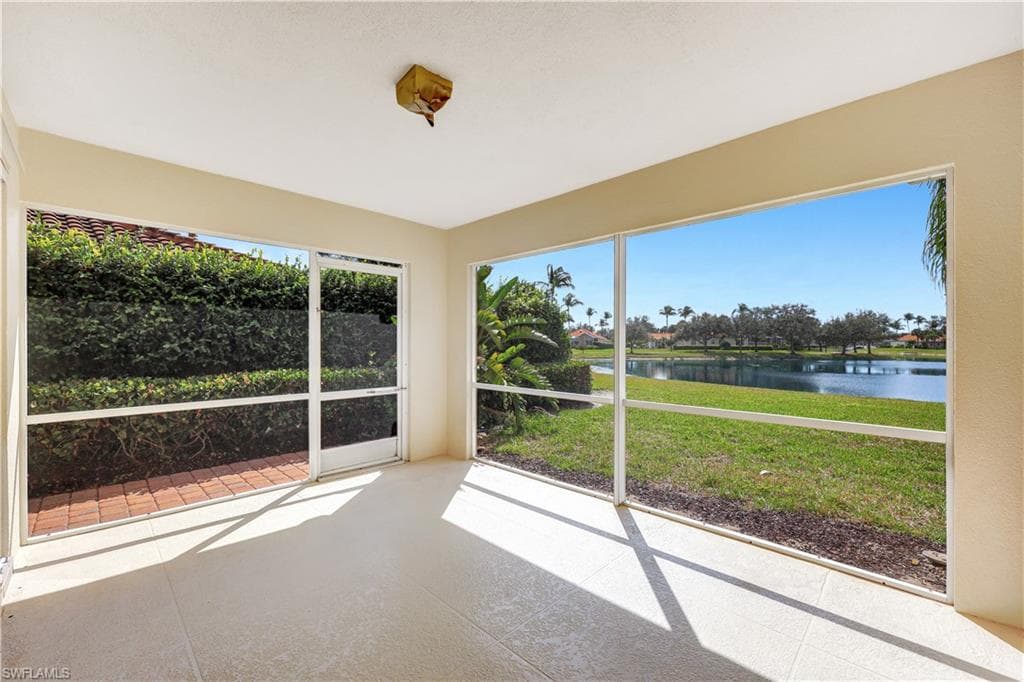 4255 Redonda Ln, Naples, FL 34119-25