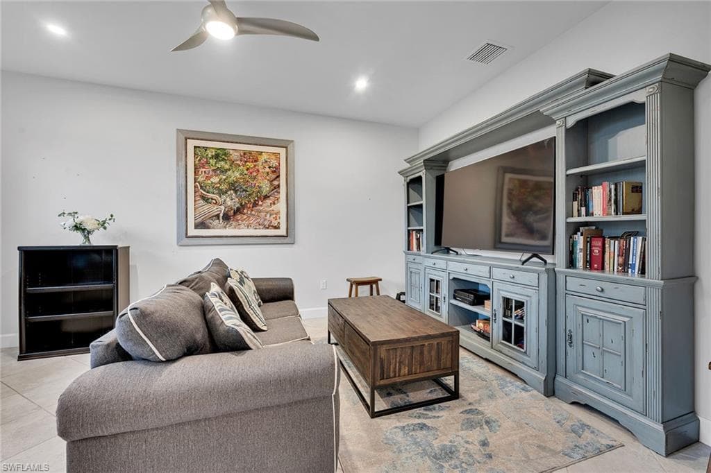 2132 Parson St, Naples, FL 34120-14