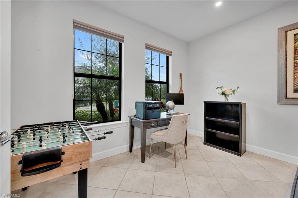 2132 Parson St, Naples, FL 34120-15